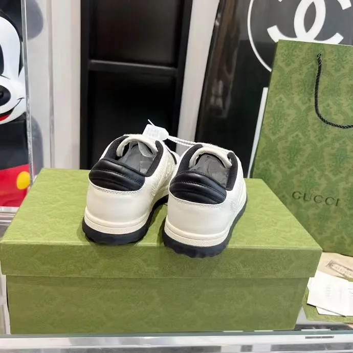 👟👟Ex-factory price 520👟👟 Women's shoes, women's clothing, men's size +10 Gucci Gucci 2023 latest hot model MAC80 sports shoes, couple style, casual, retro, old, dirty shoes, small dirty shoes, white shoes, original purchase, development, production, Gucci MAC80 new hot model series. The exquisite and compact interlocking double G logo romantically interprets the aesthetic concept of this series. Made of off-white leather, retro inspiration is cleverly integrated into the design of sports shoes, reinterpreting the brand logo. Fabric: Original custom-made imported first-layer cowhide. Lining: Original custom-made imported breathable mesh lining. Outsole: Original molded two-color T👟👟factory price U outsole. Bottom thickness: 3CM. Size: women's 35-40 / men's 39-45.